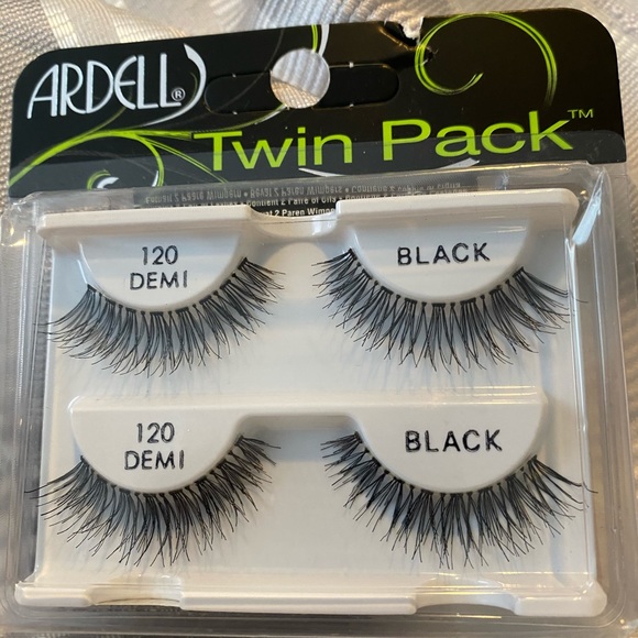 Fake Lashes! 👀 - Picture 3 of 4